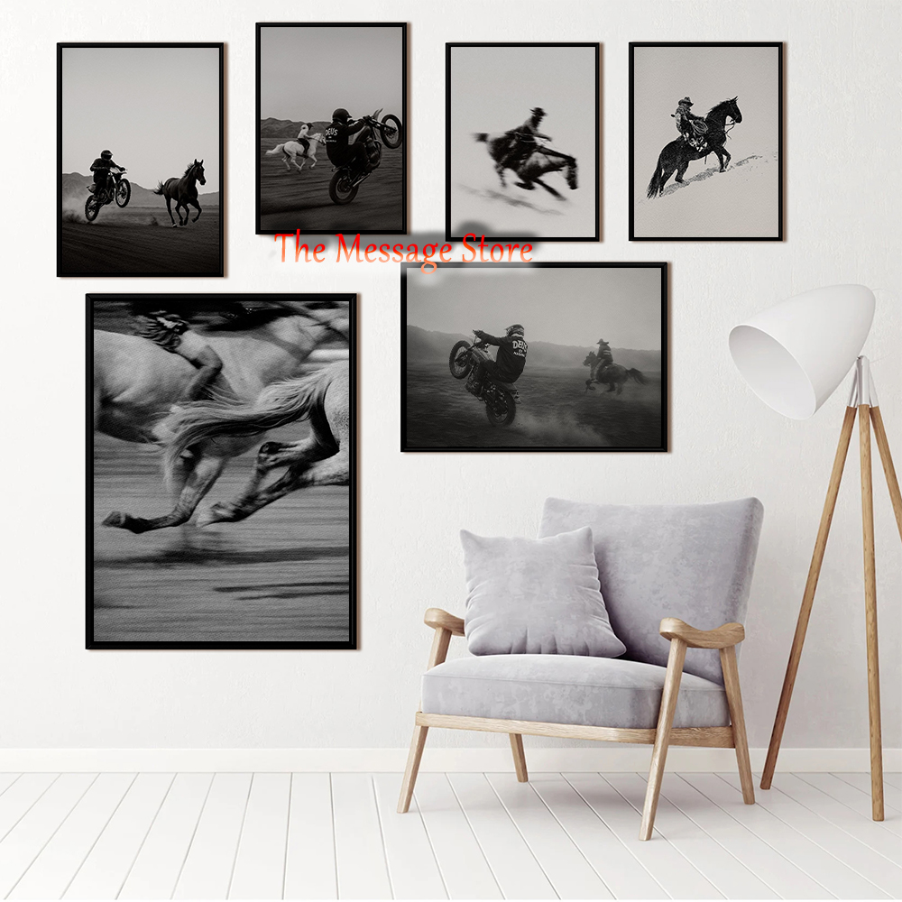 Luxury Lifestyle Photos - Zwart-wit foto snelheidsrace motor- en paardrijden